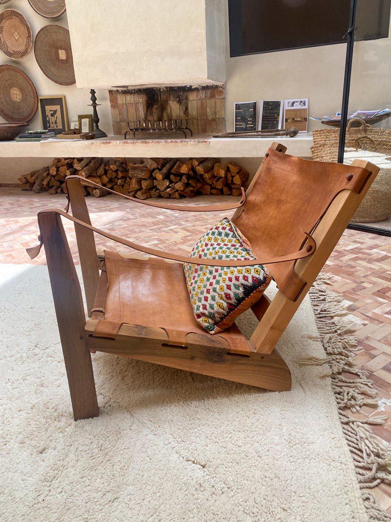 Walnut Leather Sling Chair – Handmade Lounge Design