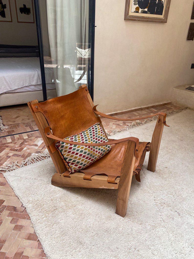 Walnut Leather Sling Chair – Handmade Lounge Design