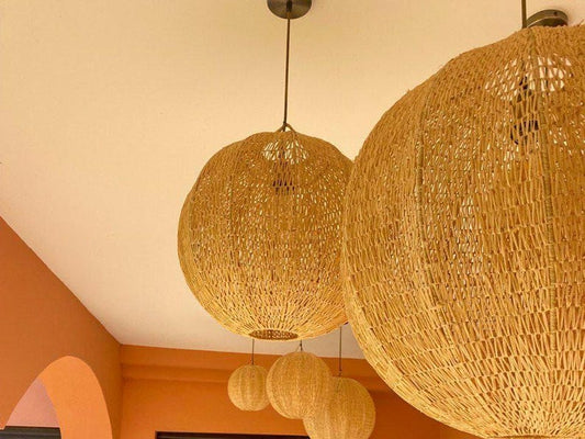 Suspension en dentelle de raphia - Boule