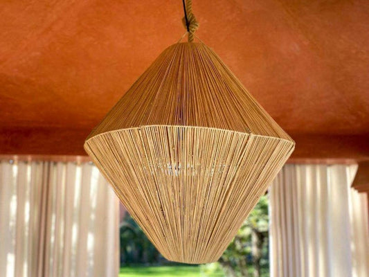 Suspension ronde en raphia naturel