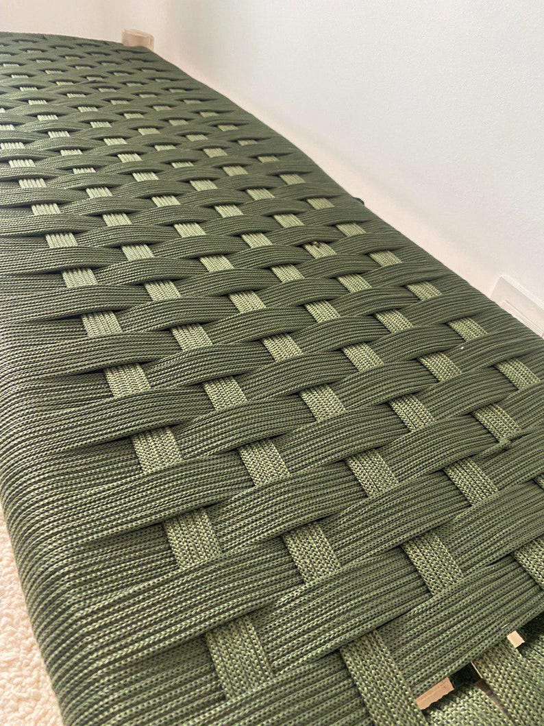 Banc en bois et assise en nylon vert