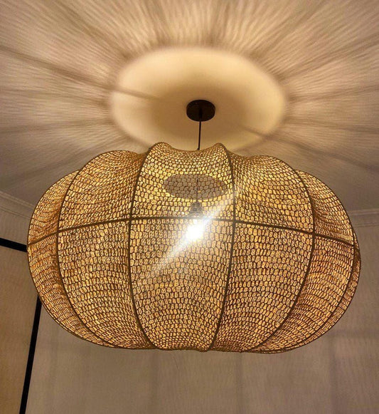 Suspension boule en raphia