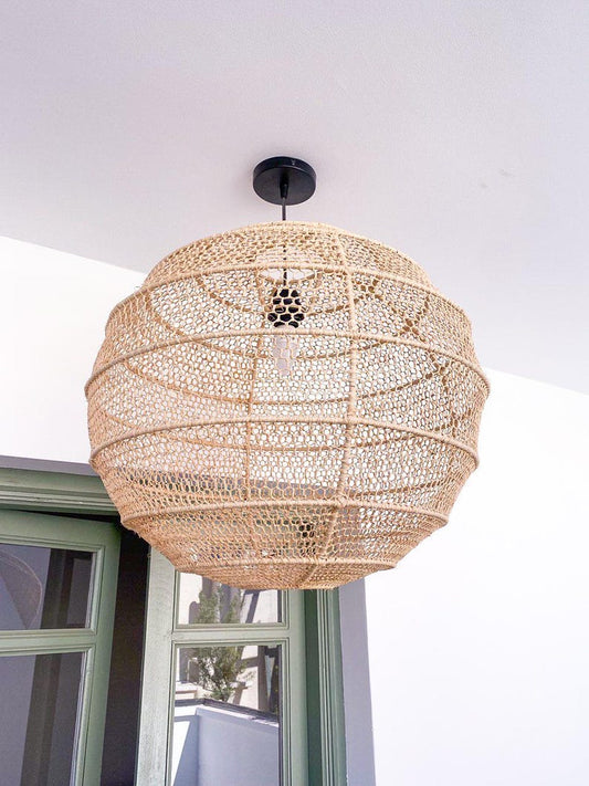 Suspension boule en raphia