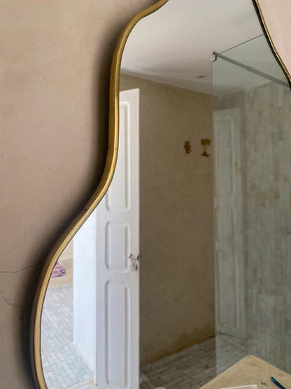 Handmade Wavy Brass Mirror – Modern Organic Wall Décor