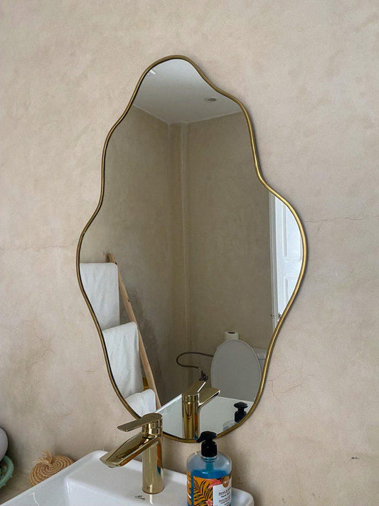 Handmade Wavy Brass Mirror – Modern Organic Wall Décor